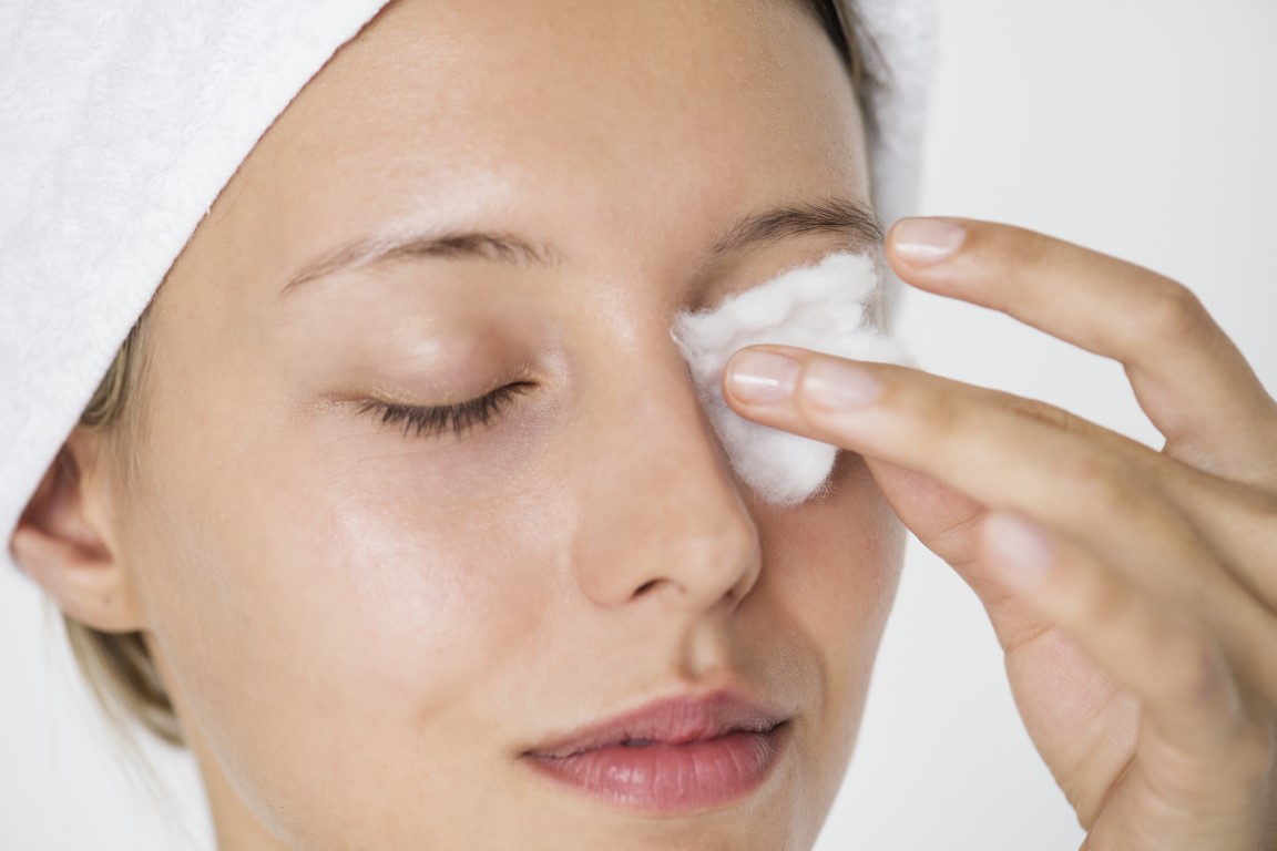 4 signs you’re not removing your makeup properly